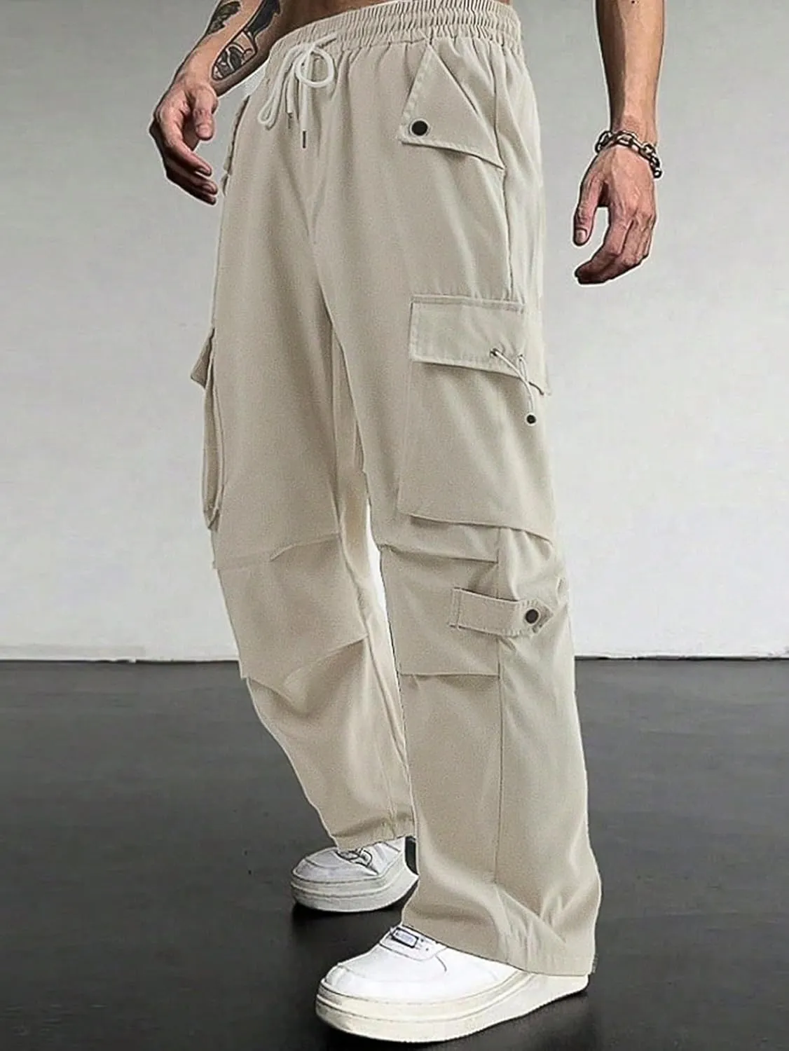 Verdusa Men's Casual Elastic Waist Flap Pockets Loose Cargo Pants Joggers